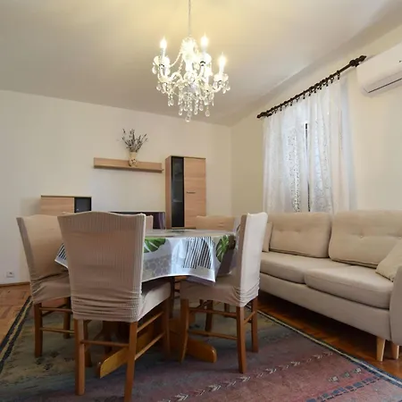 Apartamento Petrovic 1 By Interhome