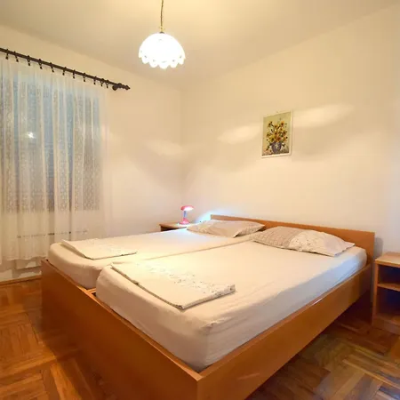 Petrovic 1 By Interhome Apartamento